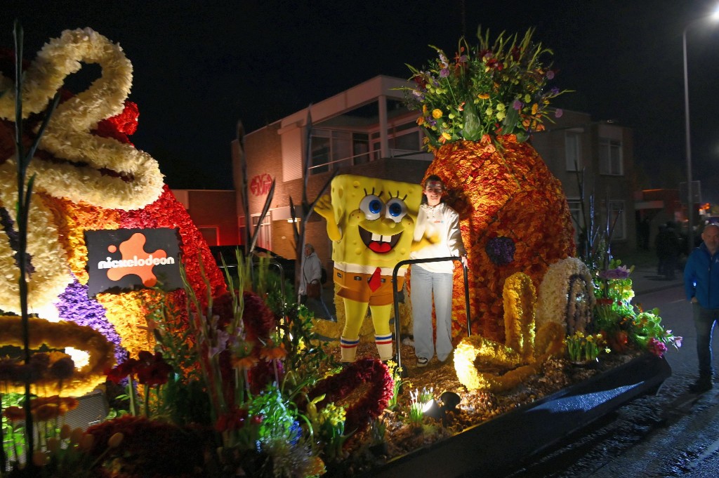 ../Images/Verlicht bloemencorso 2024 147.jpg